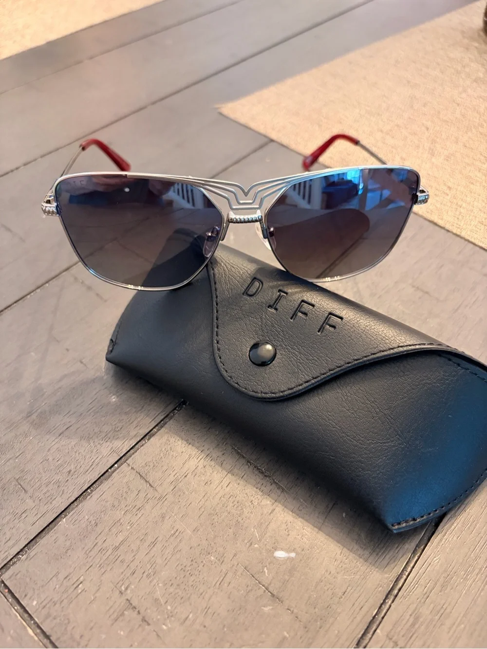 Diff Eyewear Silver Frame Sunglasses with Gray-Blue Lenses and Red Temples